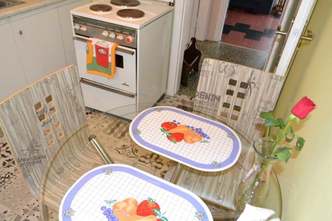 Agia Sofia'S Down Town Flat Apartment Tesalonika Bagian luar foto