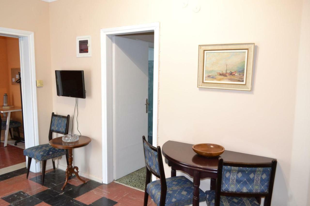 Agia Sofia'S Down Town Flat Apartment Tesalonika Bagian luar foto