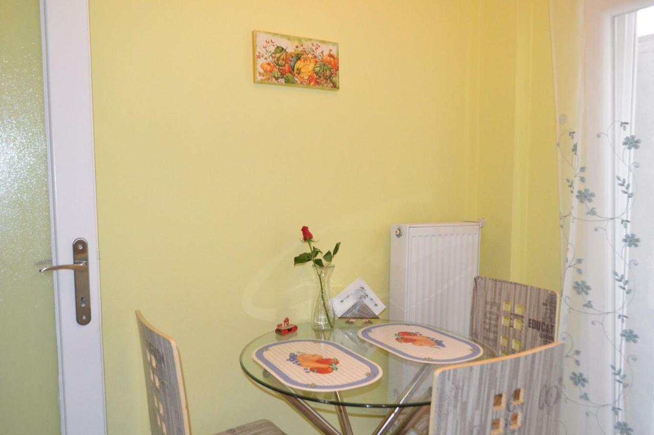 Agia Sofia'S Down Town Flat Apartment Tesalonika Bagian luar foto