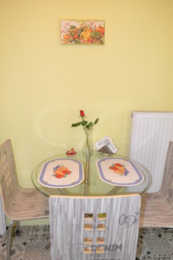 Agia Sofia'S Down Town Flat Apartment Tesalonika Bagian luar foto
